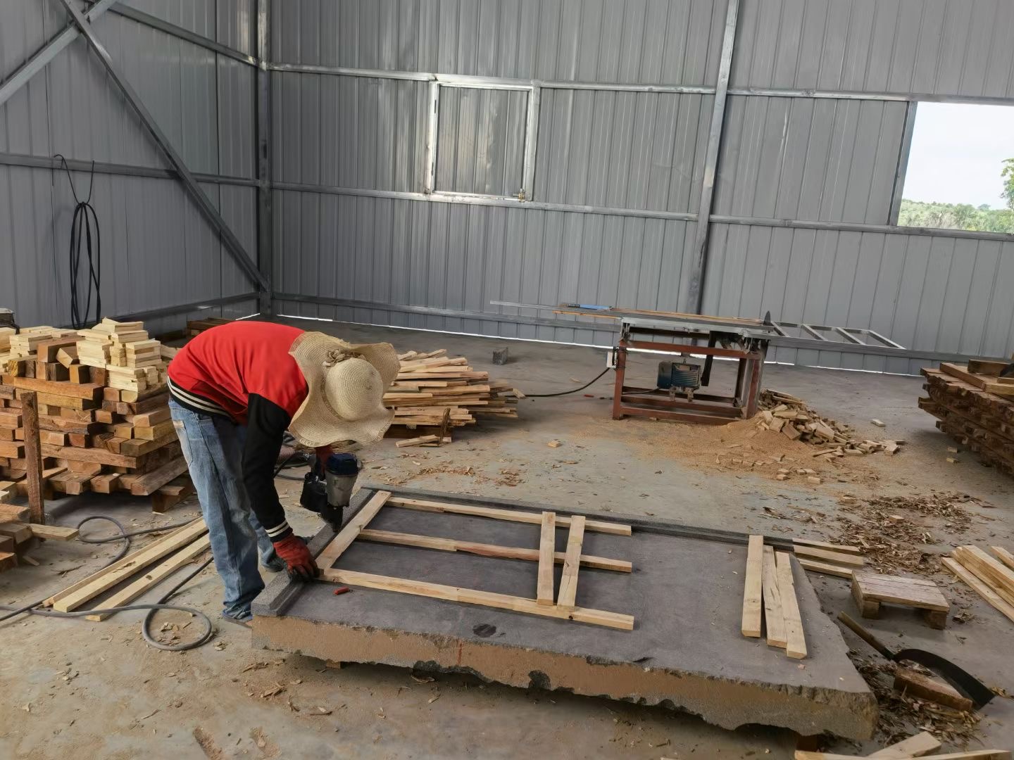 YESTONE Cambodia granite factory — 木箱制作